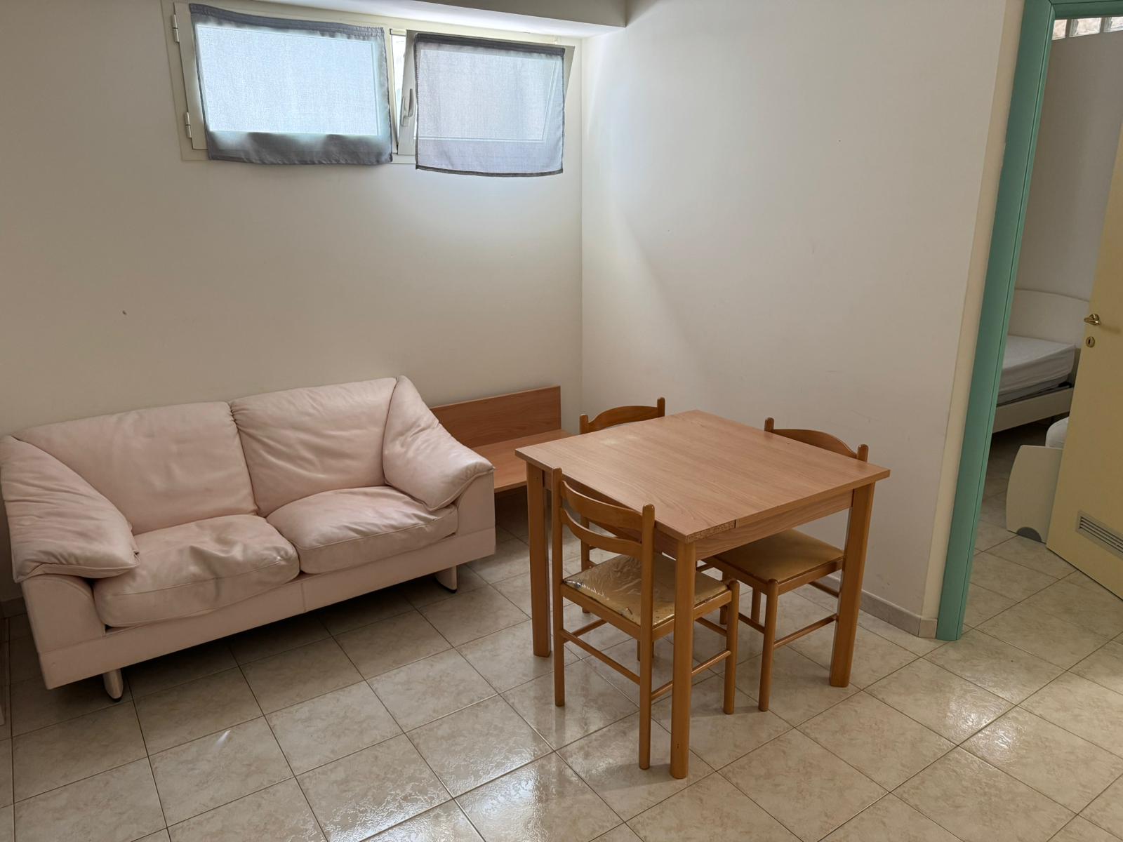 Trilocale: soggiorno con accesso al balcone